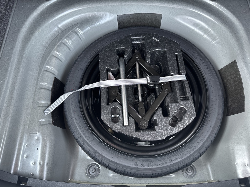 Vehicle image 7 of 17