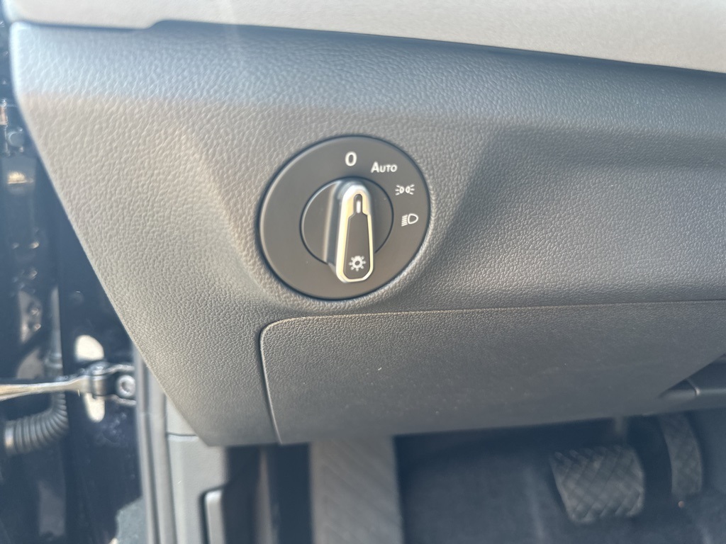 Vehicle image 14 of 17
