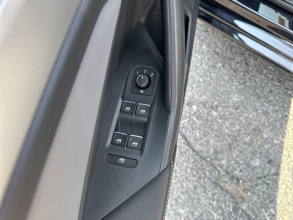 Vehicle image 15 of 17