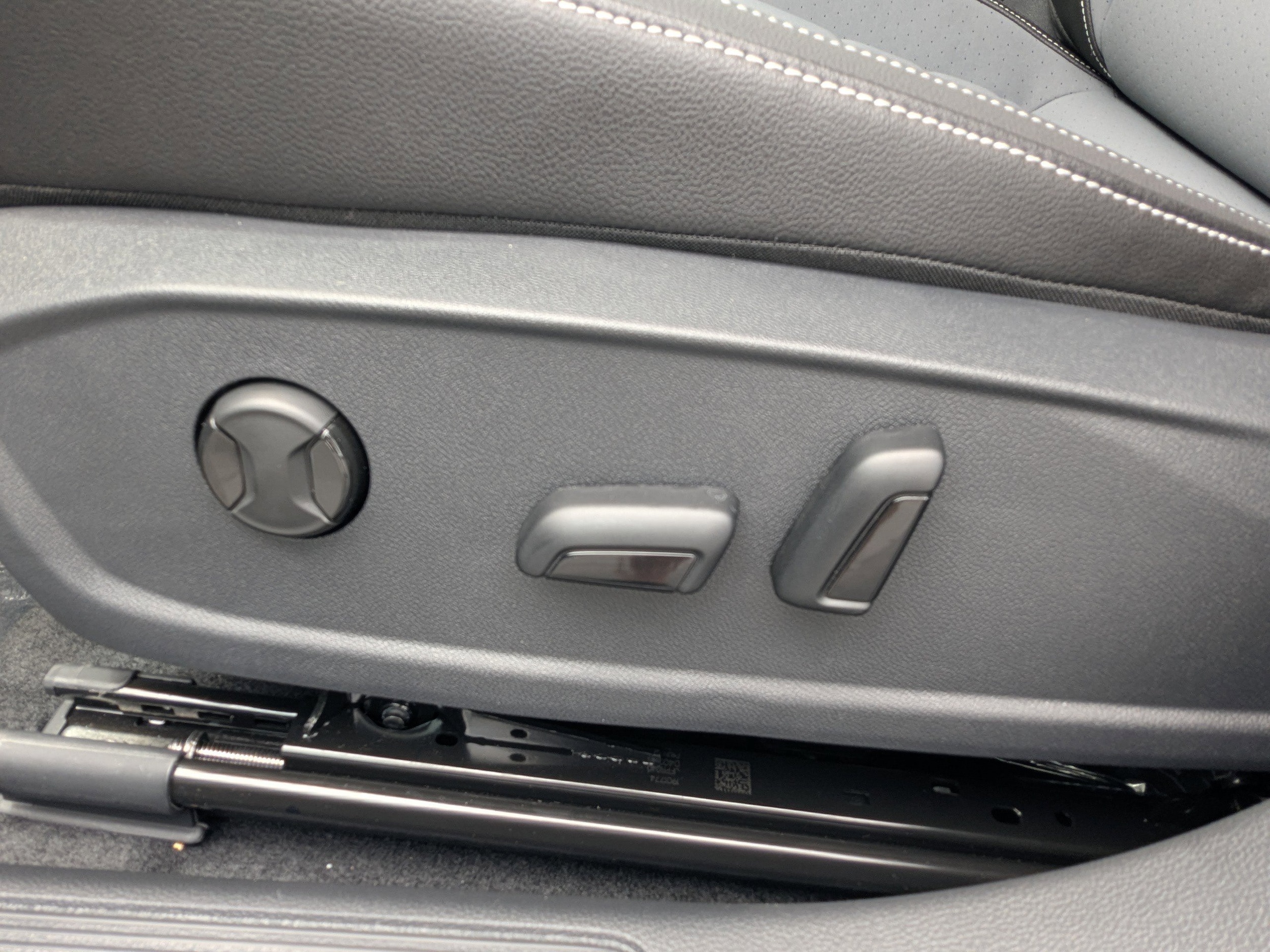Vehicle image 20 of 34