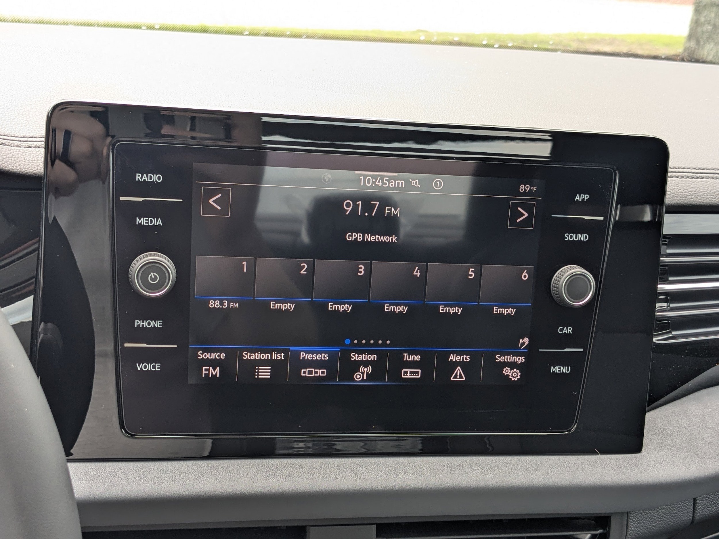 Vehicle image 18 of 34