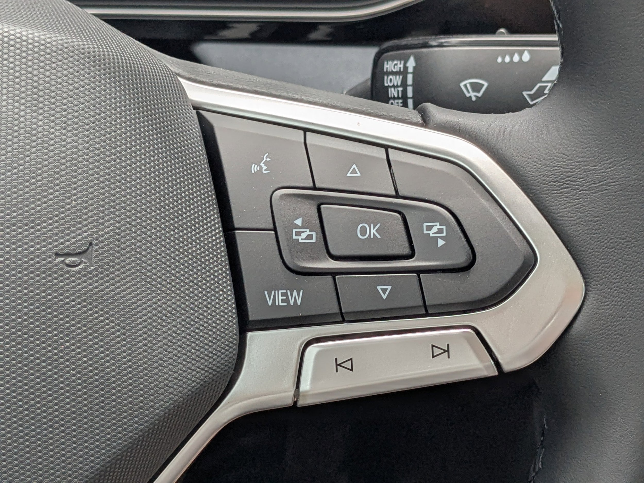Vehicle image 29 of 34