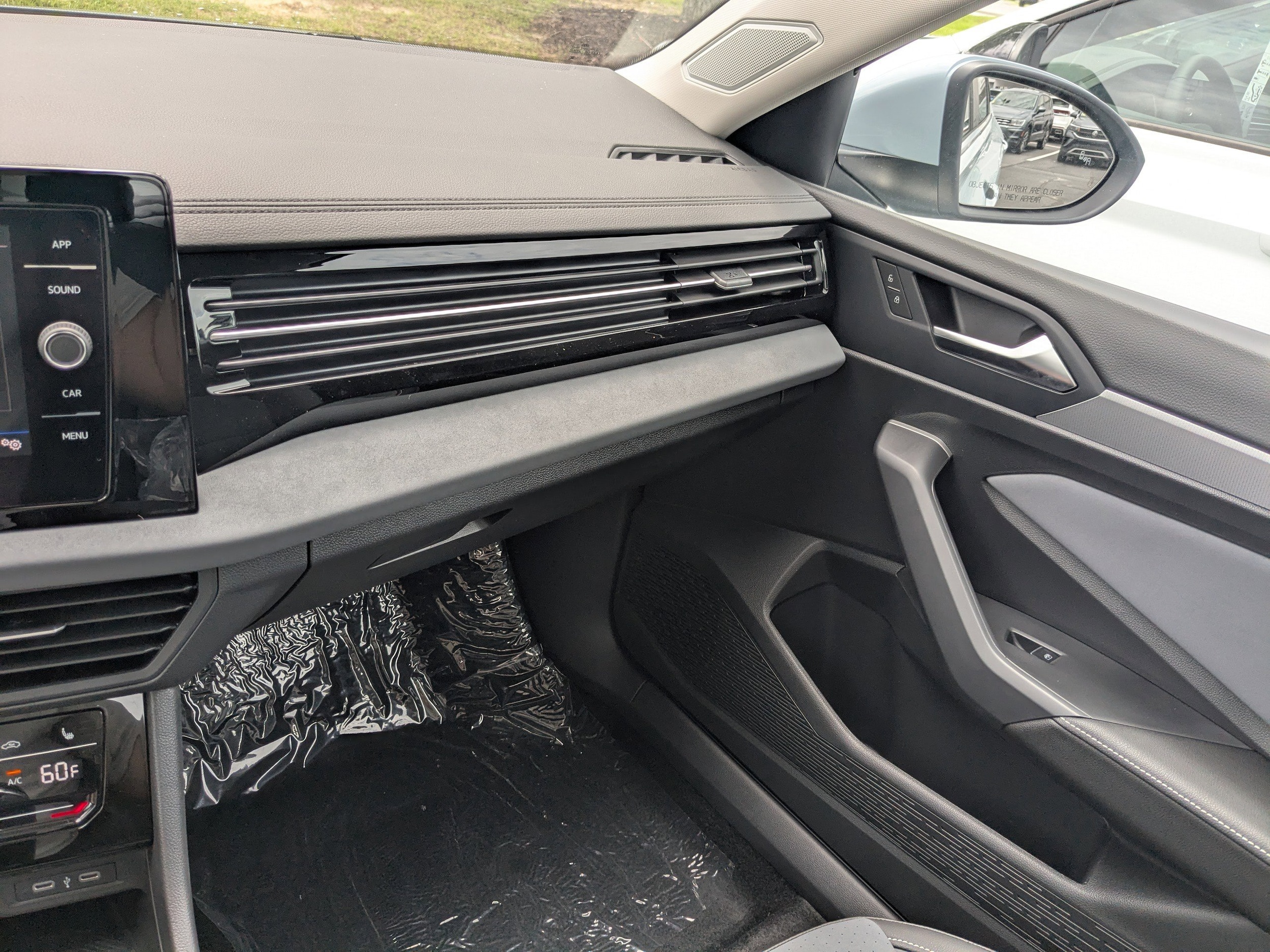 Vehicle image 17 of 34