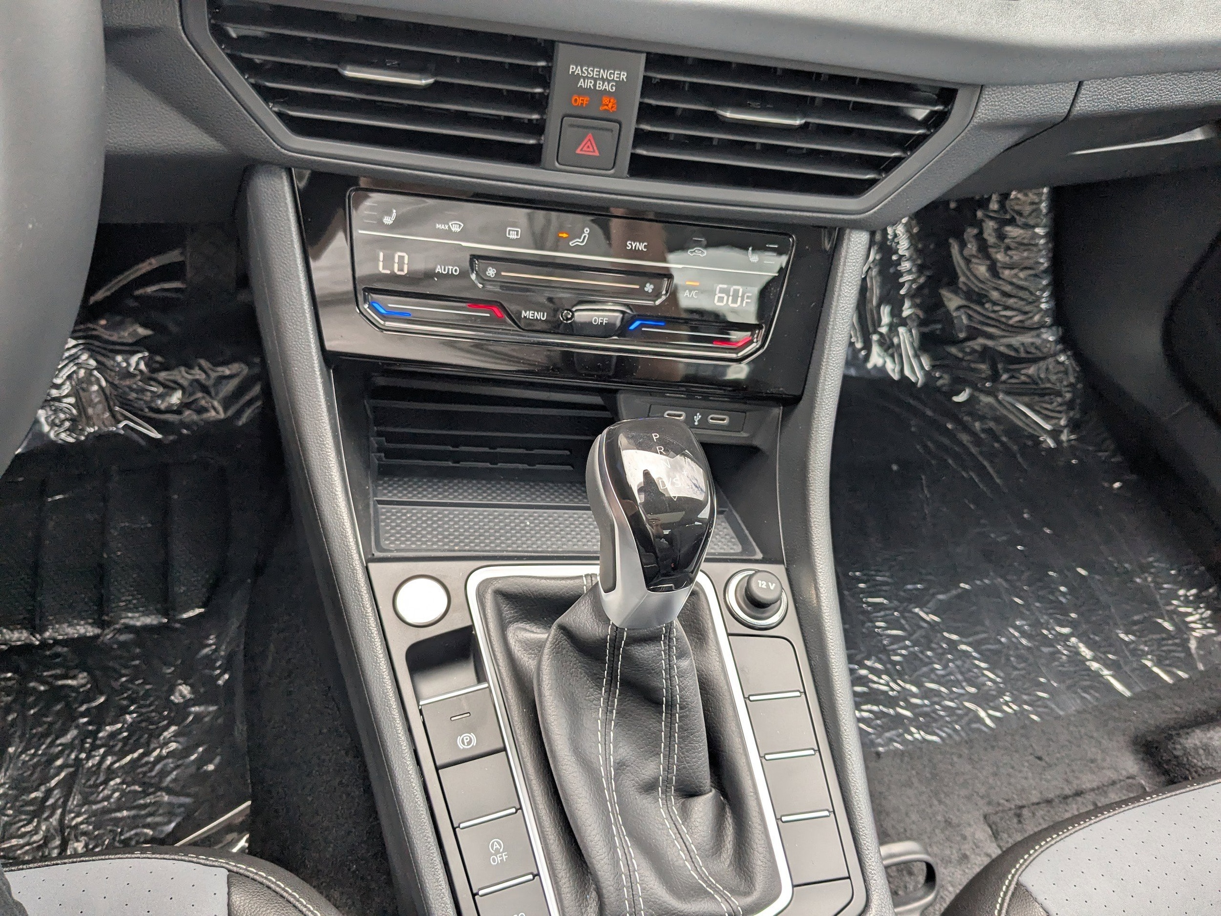 Vehicle image 19 of 34