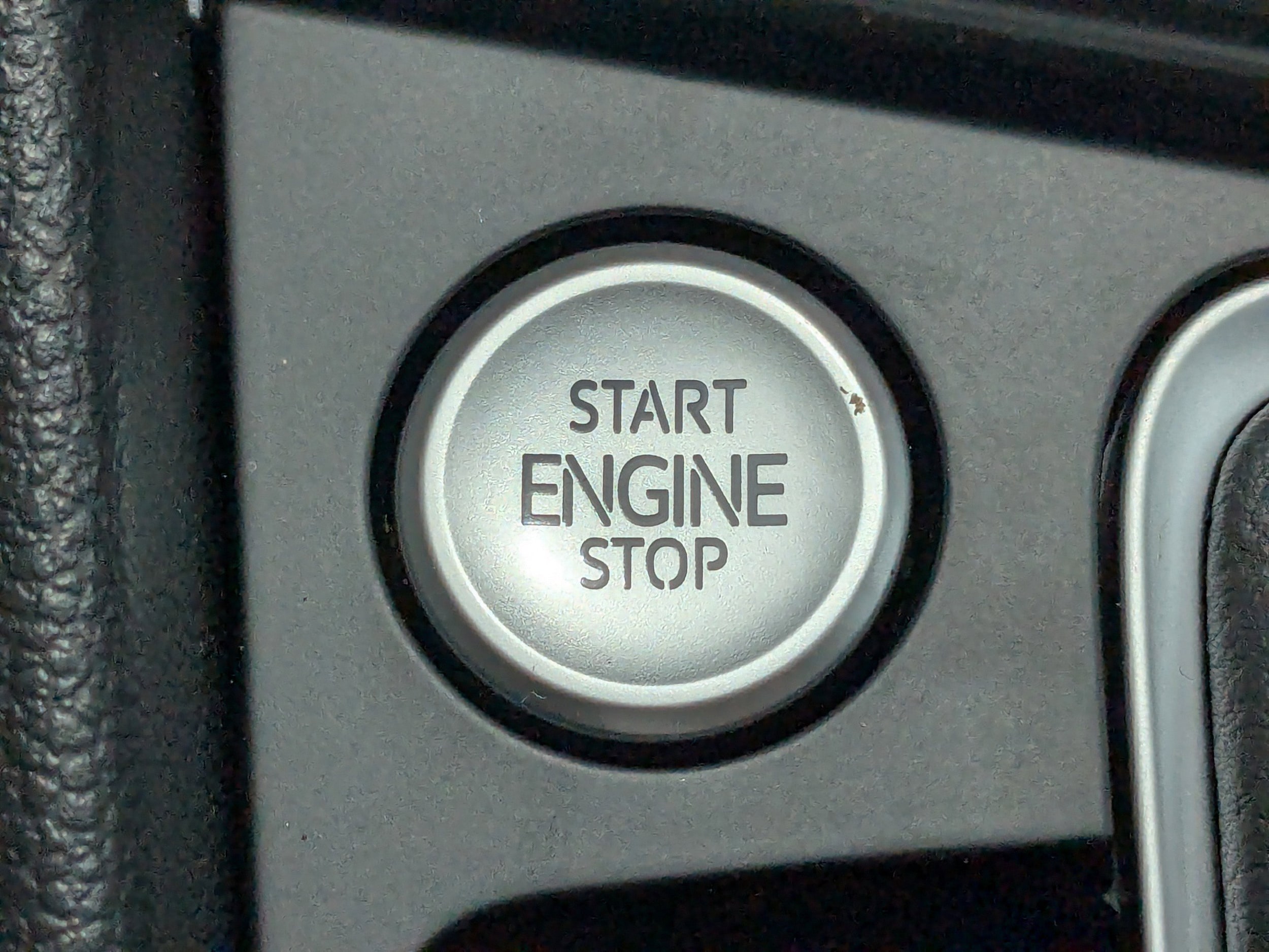 Vehicle image 33 of 34
