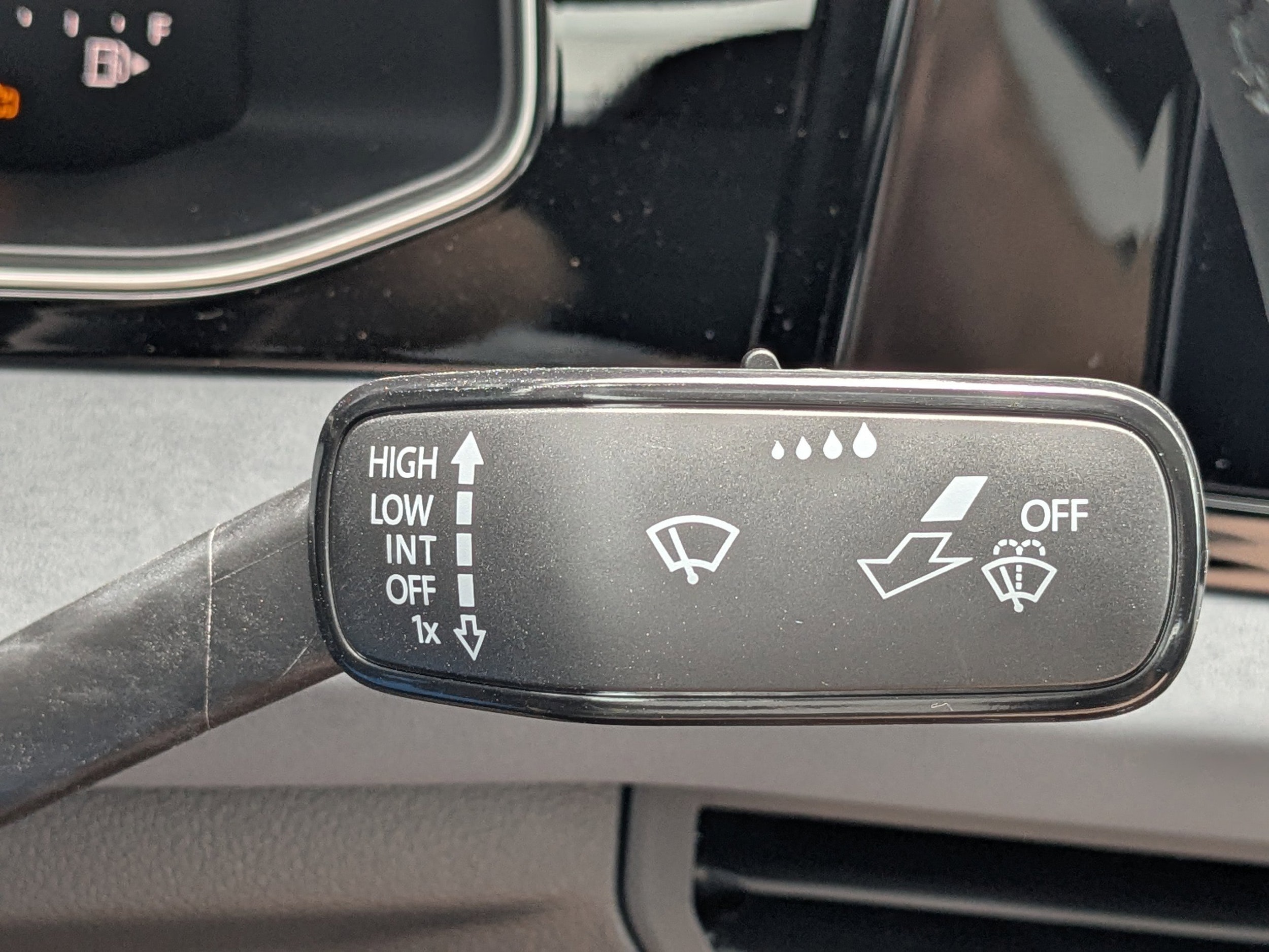 Vehicle image 31 of 34