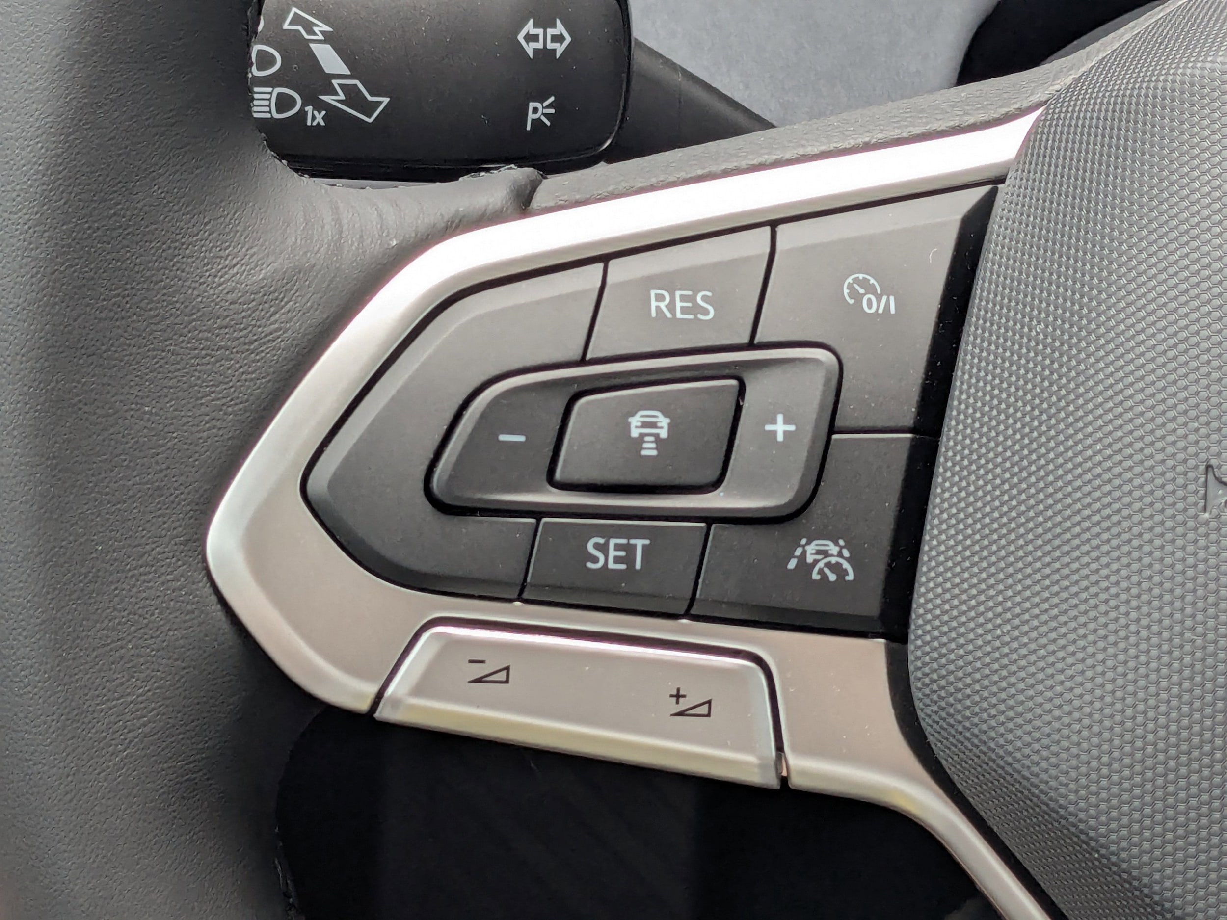 Vehicle image 27 of 34
