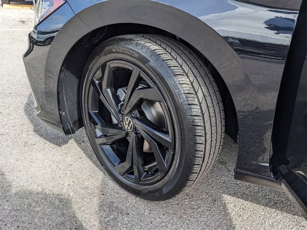 Vehicle image 28 of 29