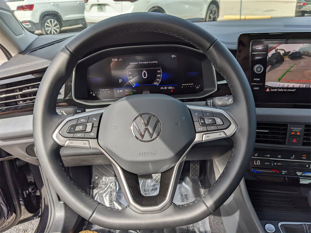 Vehicle image 25 of 29