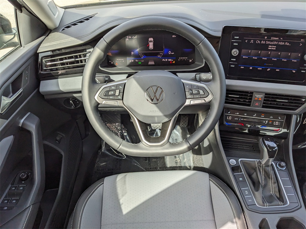 Vehicle image 13 of 29