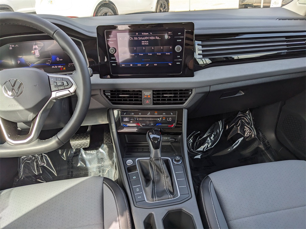 Vehicle image 14 of 29
