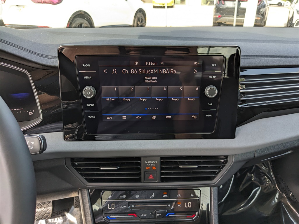 Vehicle image 20 of 29