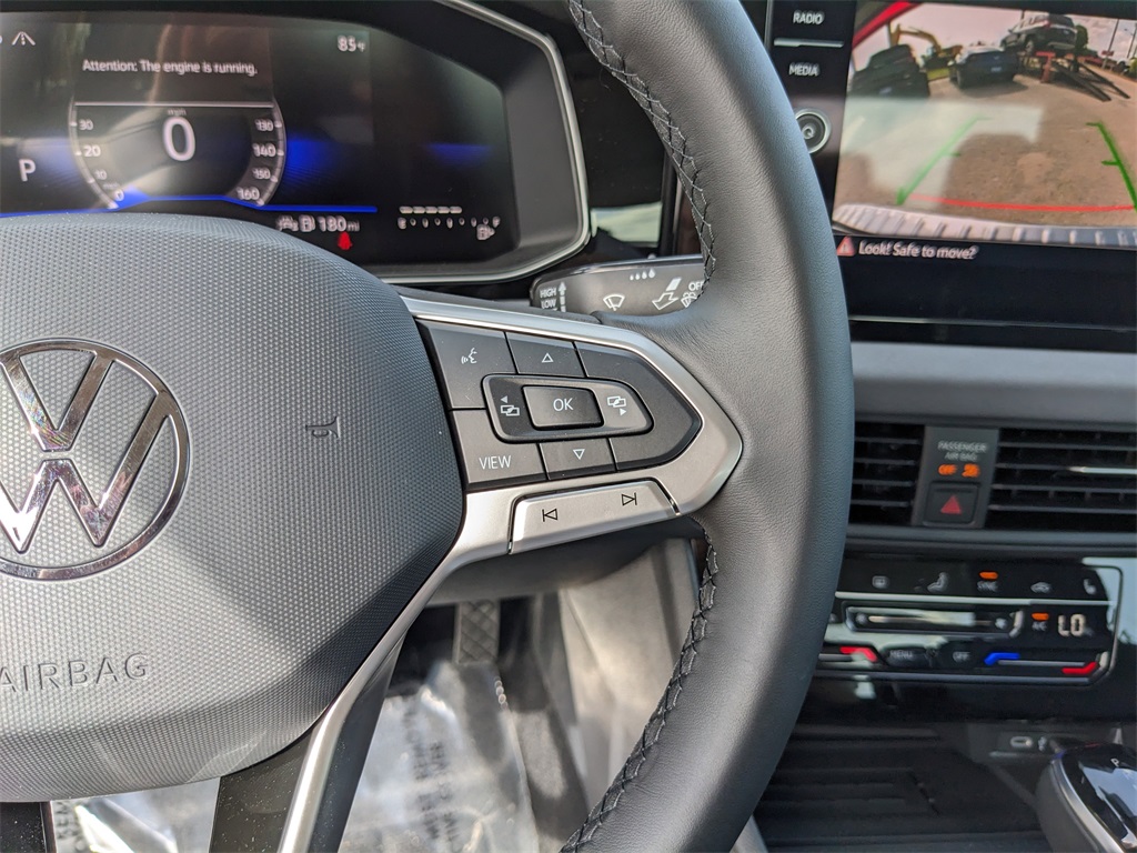 Vehicle image 27 of 29