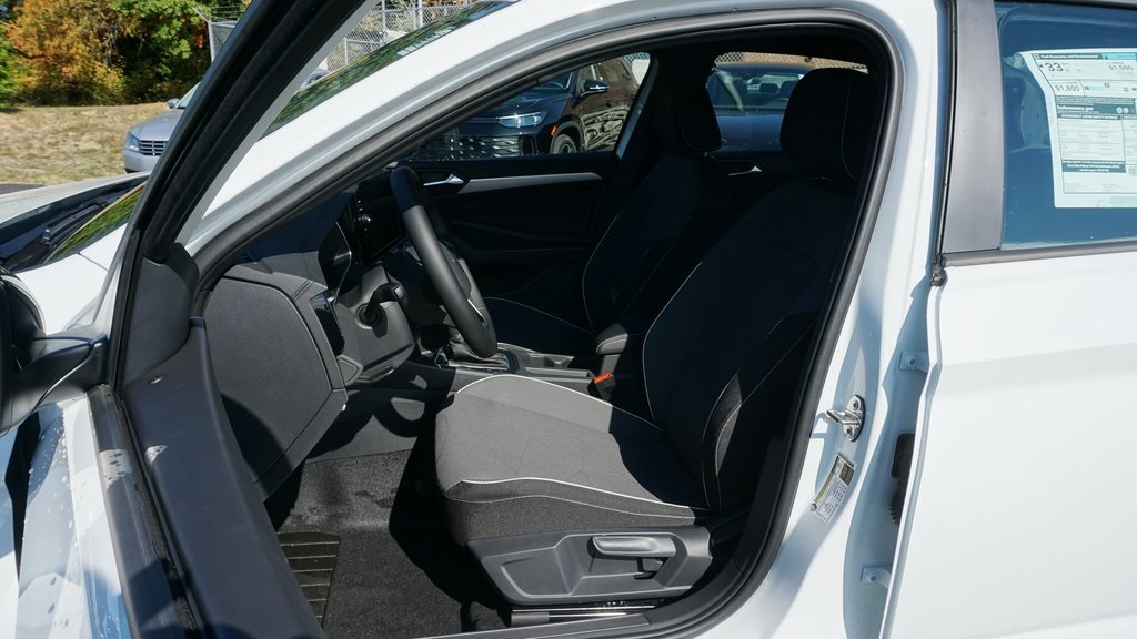2025 Volkswagen Jetta Sport Image 7 of 16