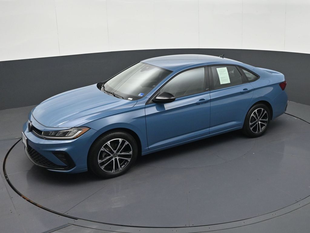 2025 Volkswagen Jetta Sport Image 2 of 43