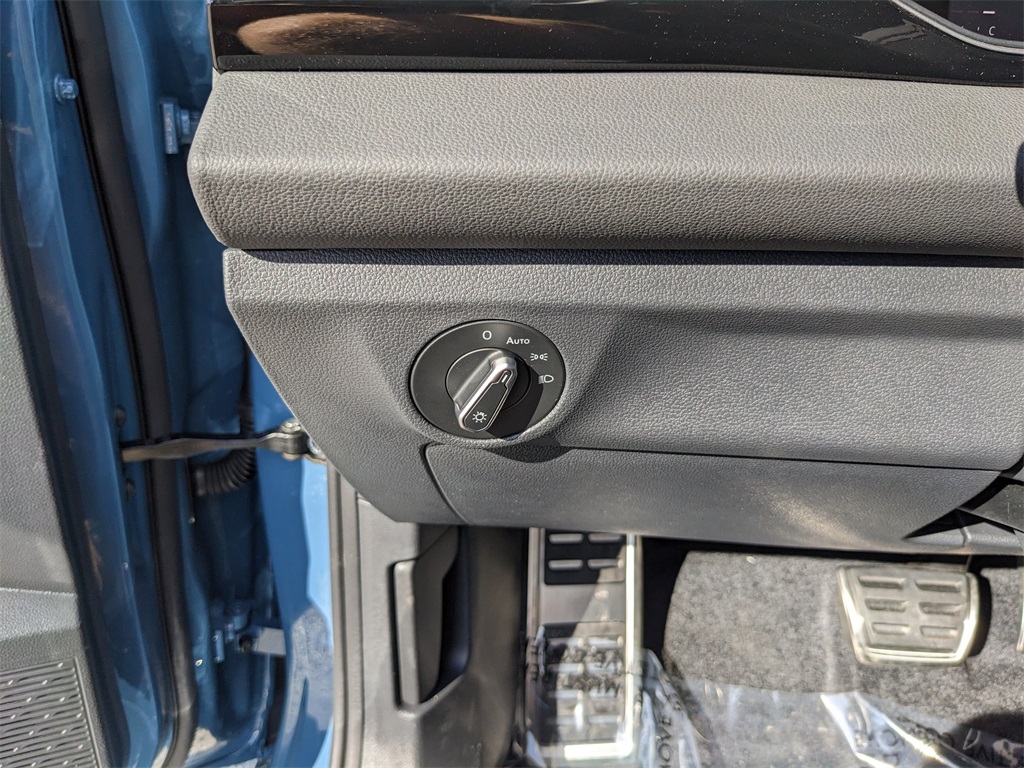 Vehicle image 24 of 27