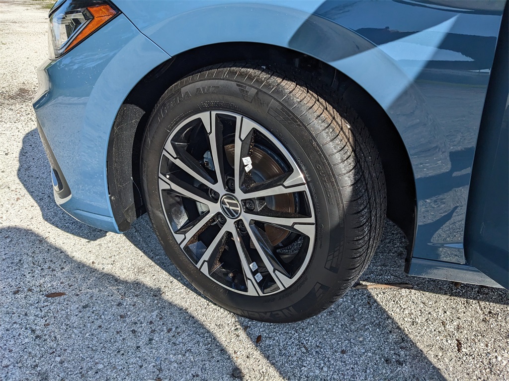 Vehicle image 9 of 27