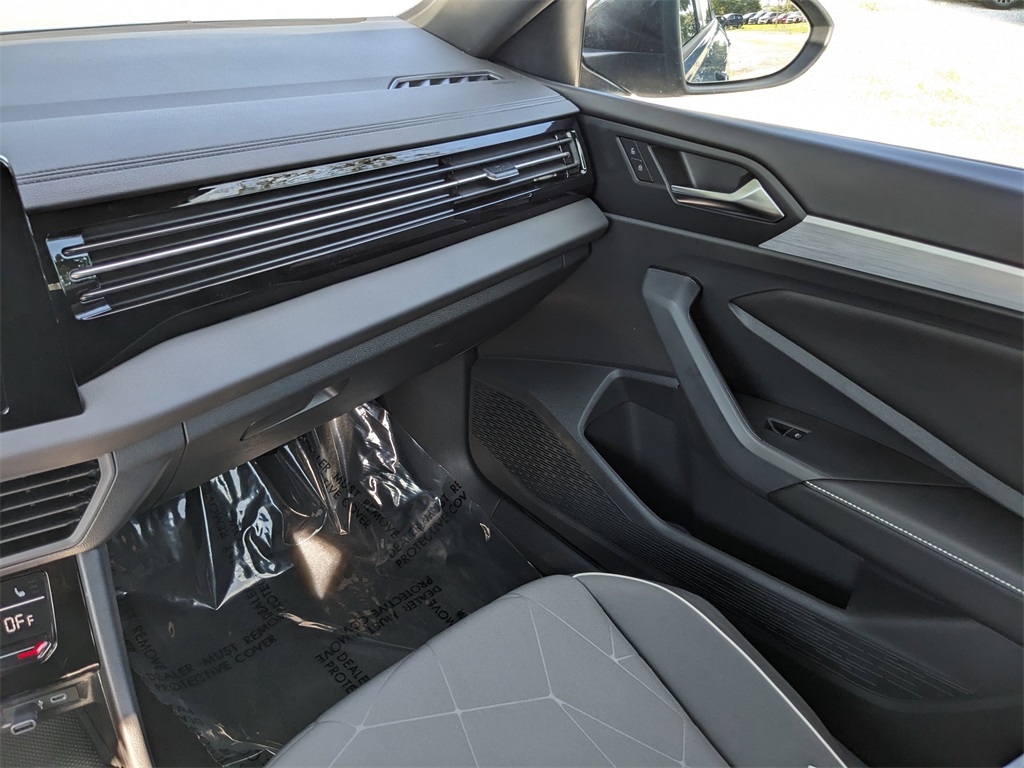 Vehicle image 13 of 27