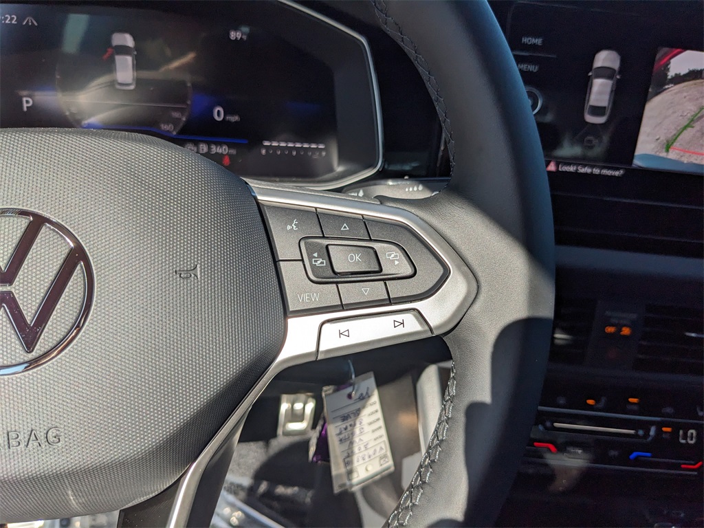 Vehicle image 22 of 27
