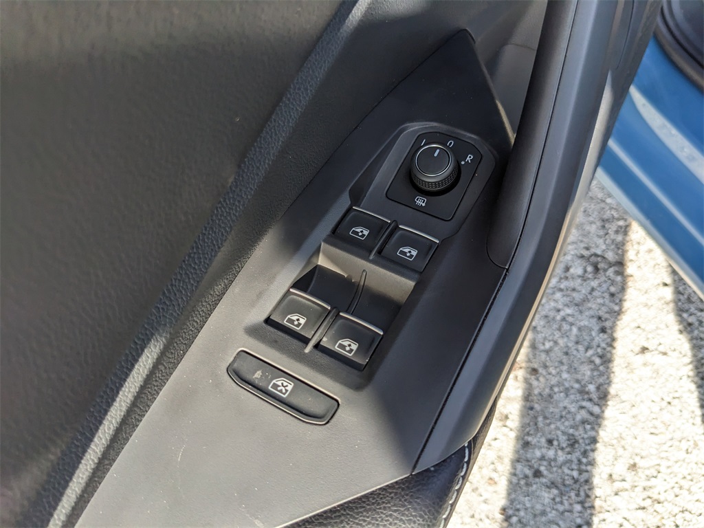 Vehicle image 20 of 27