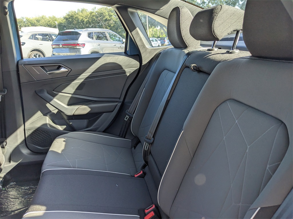Vehicle image 10 of 27