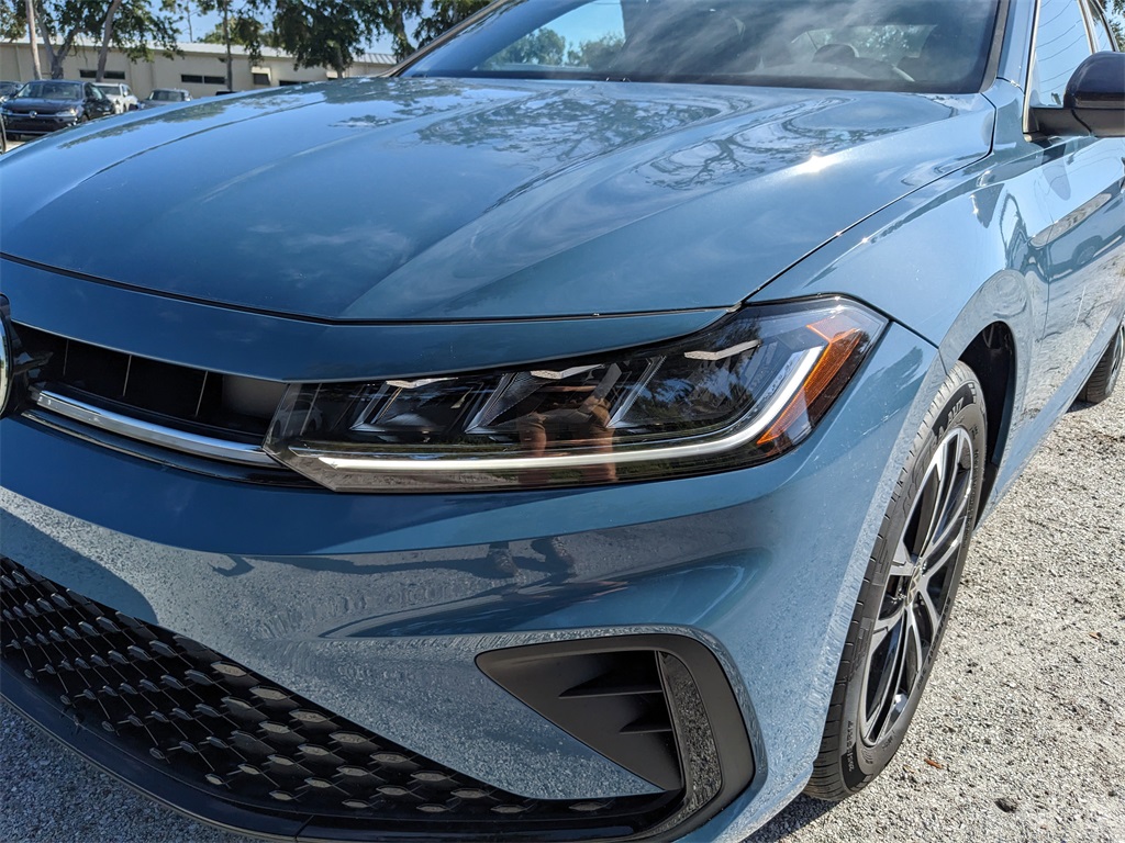 Vehicle image 19 of 27