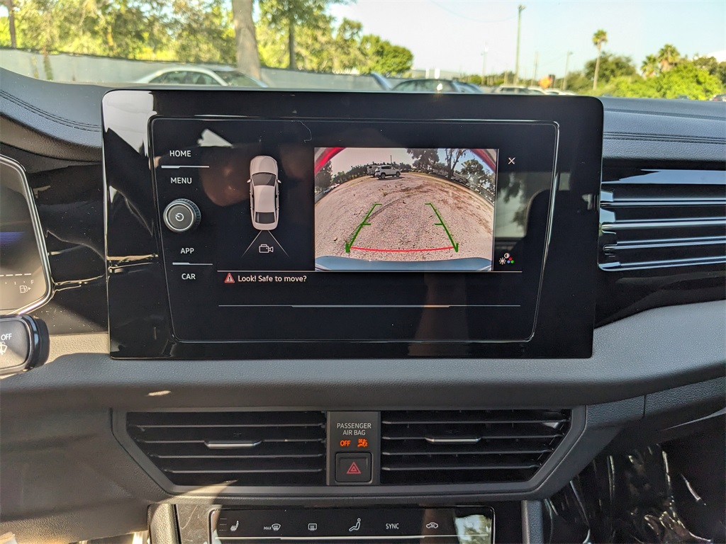 Vehicle image 23 of 27