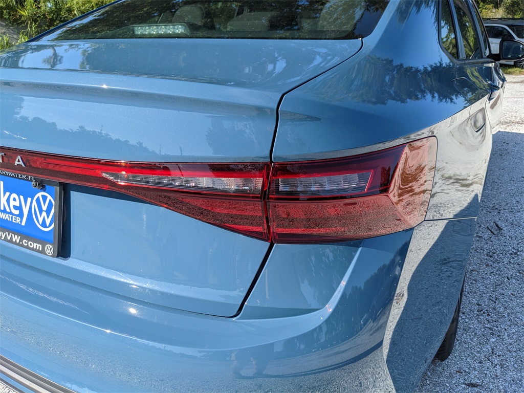 Vehicle image 25 of 27