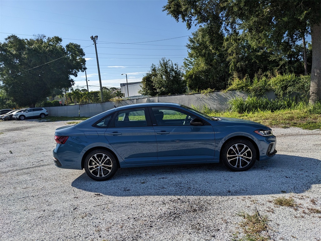 Vehicle image 8 of 27