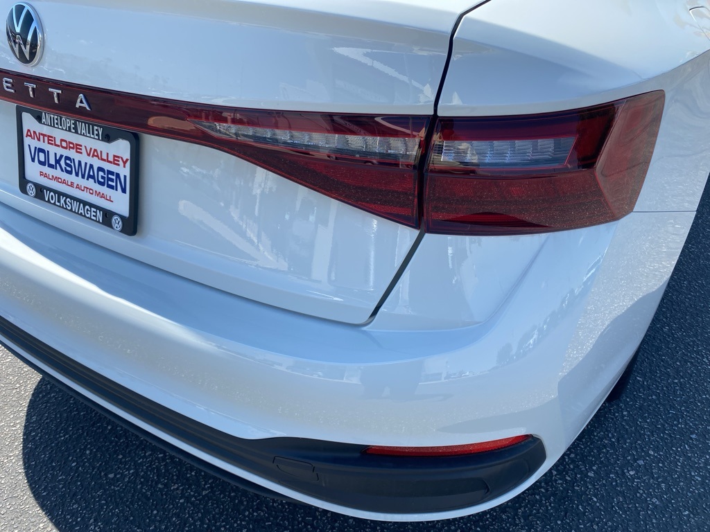 Vehicle image 28 of 31