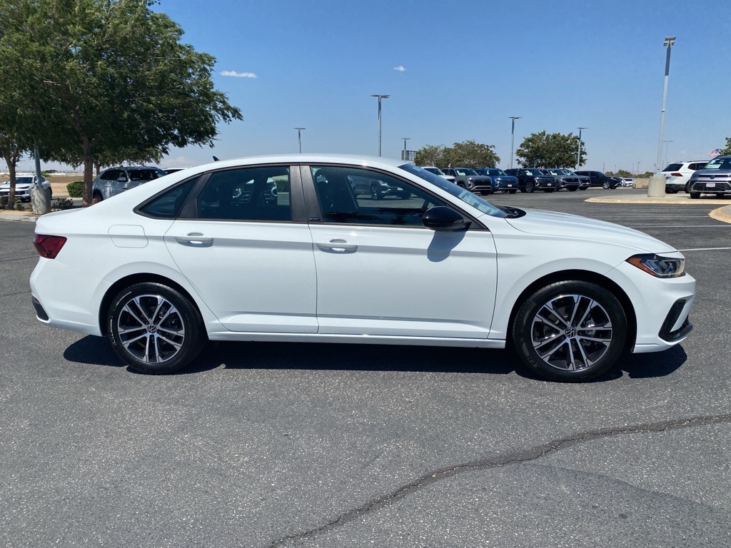 Vehicle image 4 of 31