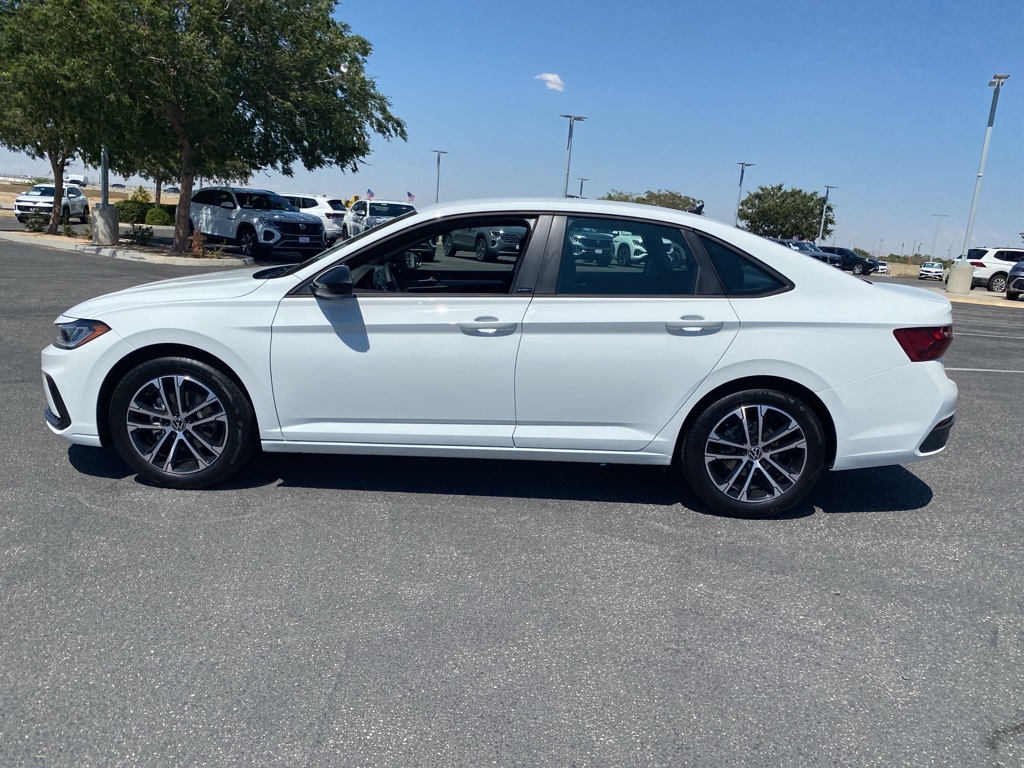 Vehicle image 8 of 31