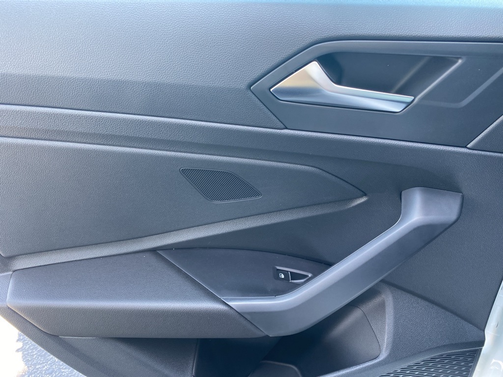 Vehicle image 21 of 31