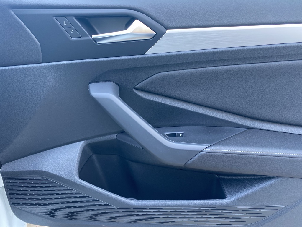 Vehicle image 23 of 31