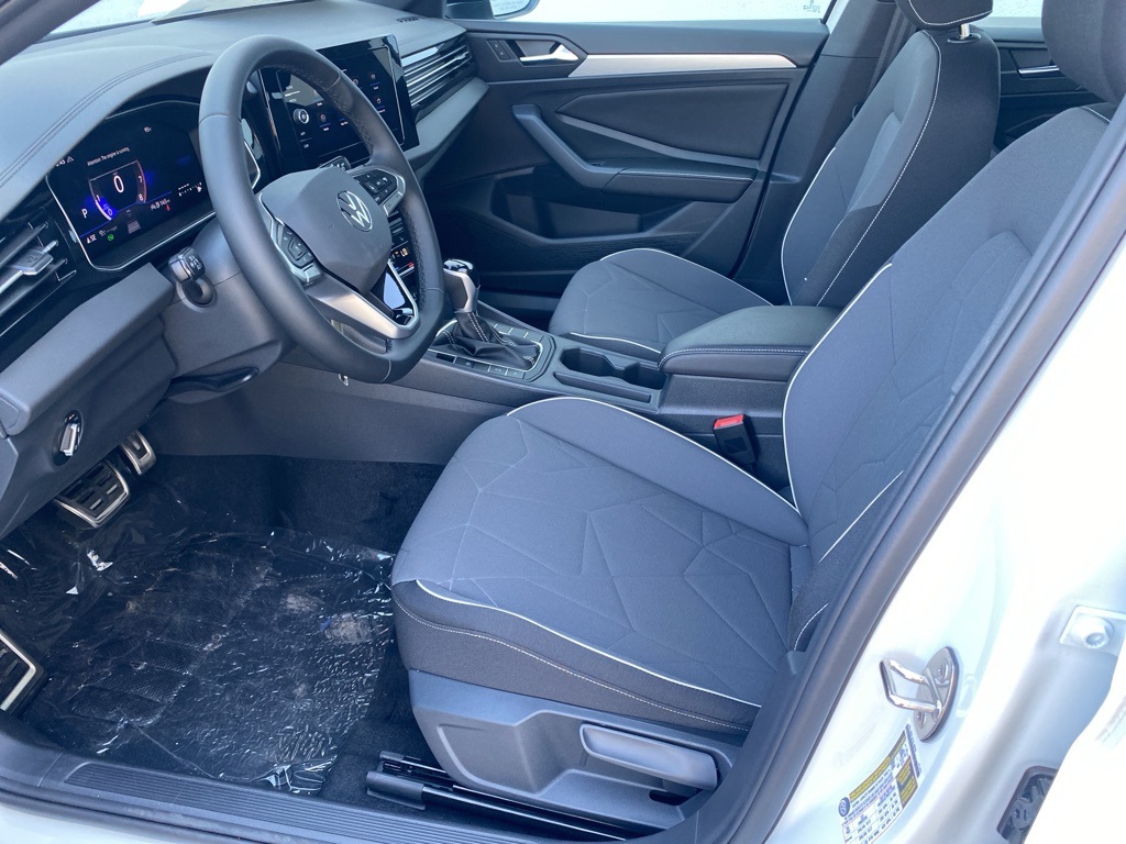 Vehicle image 15 of 31