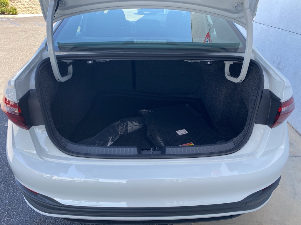 Vehicle image 11 of 31