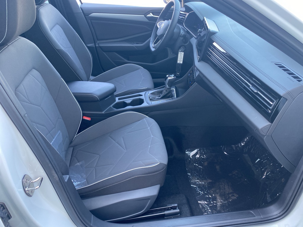 Vehicle image 14 of 31