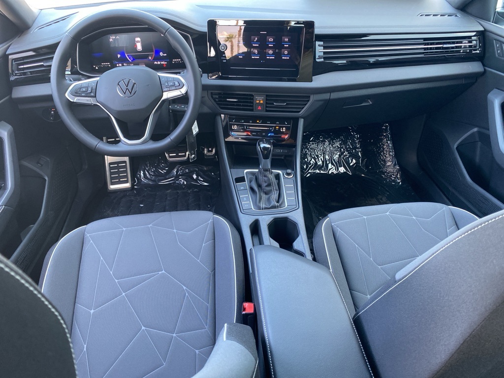 Vehicle image 16 of 31