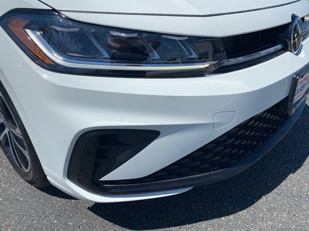 Vehicle image 25 of 31