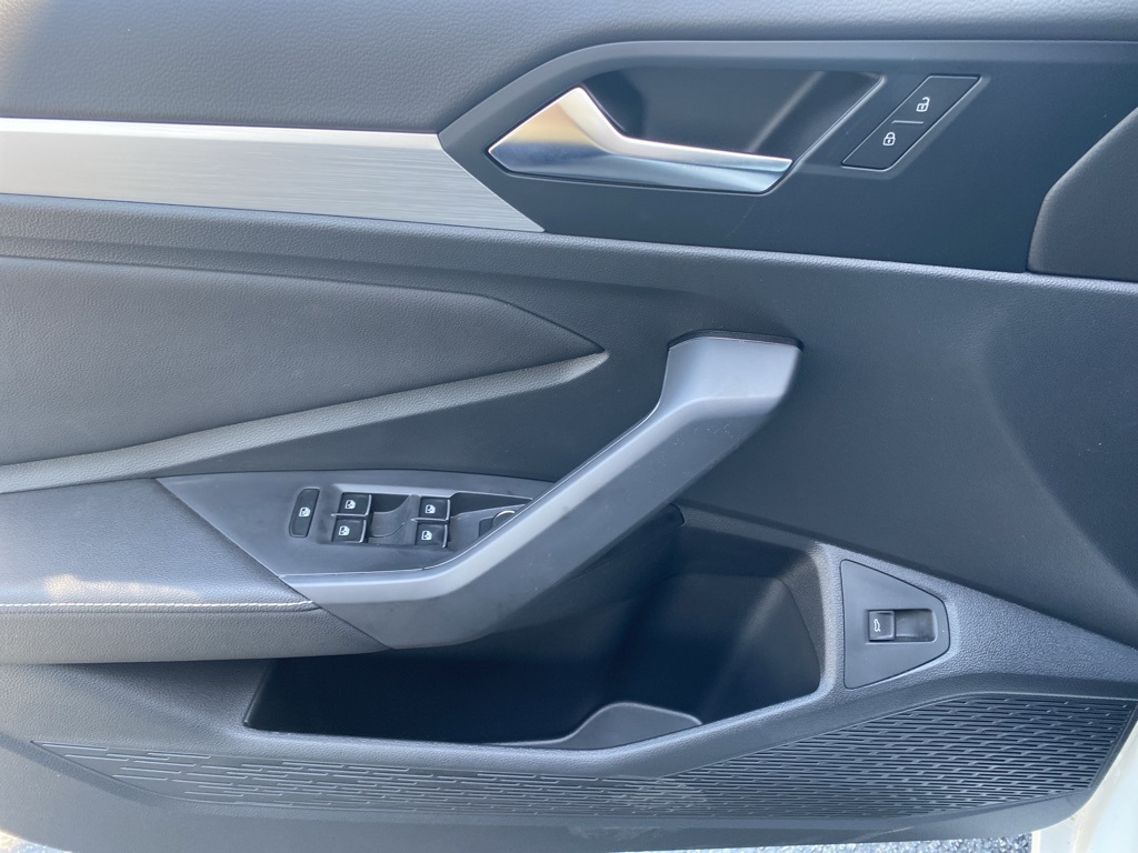 Vehicle image 24 of 31