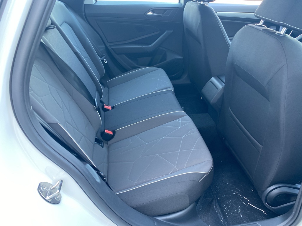 Vehicle image 13 of 31