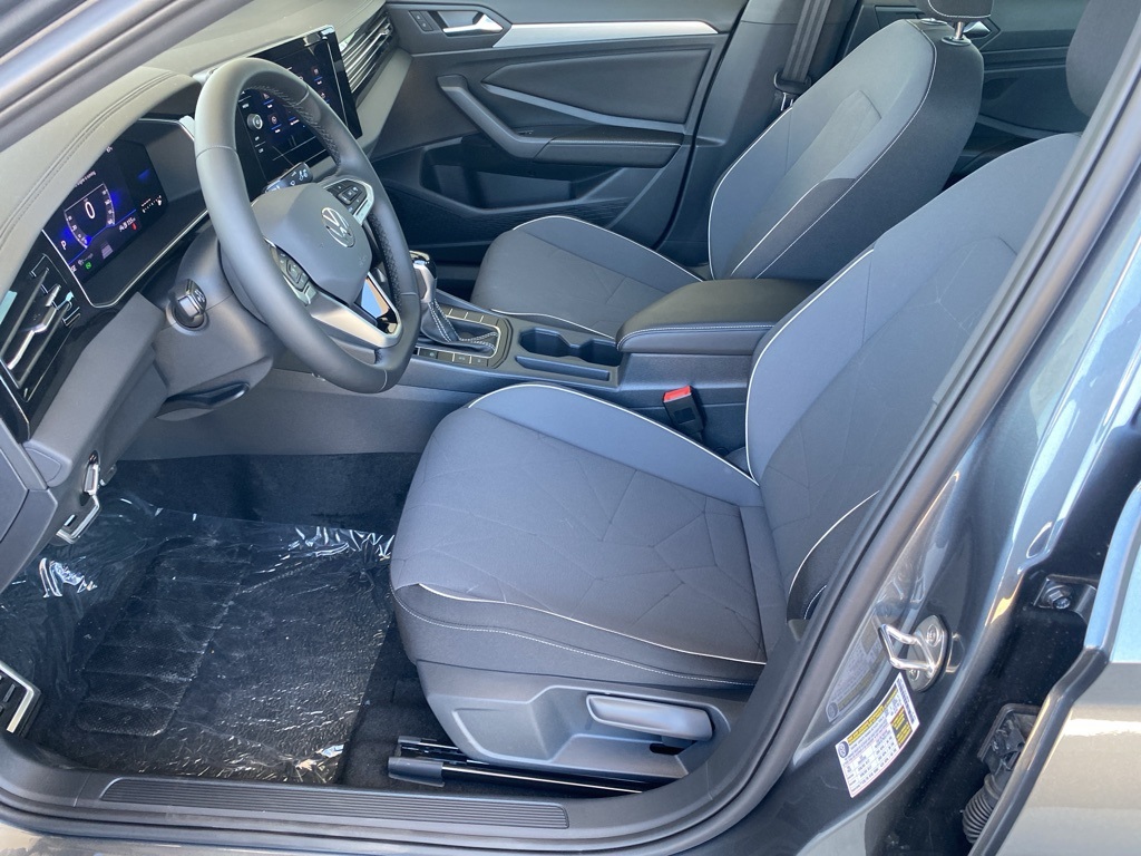 Vehicle image 14 of 31