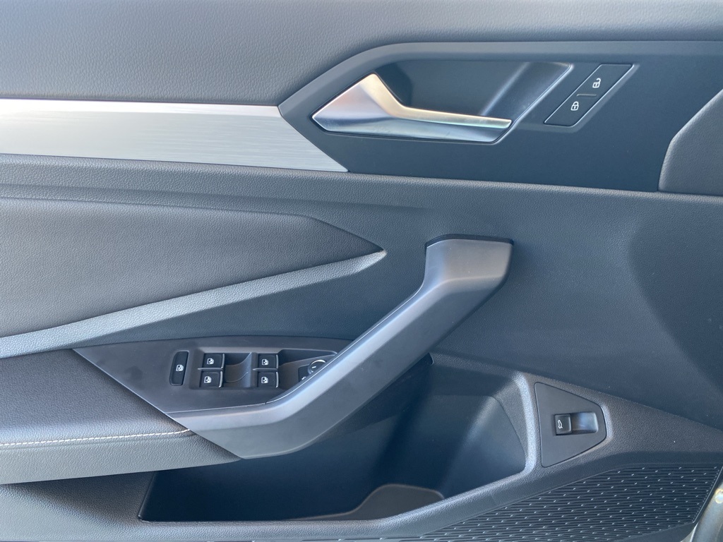 Vehicle image 20 of 31