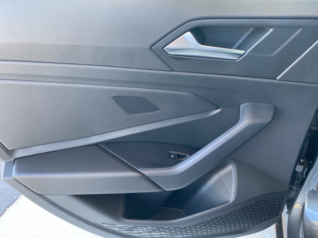Vehicle image 19 of 31