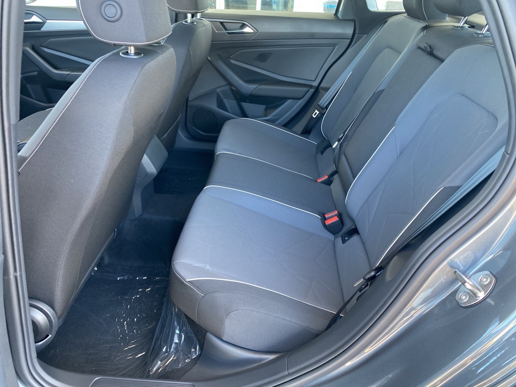 Vehicle image 13 of 31