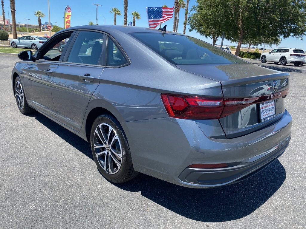 Vehicle image 6 of 31