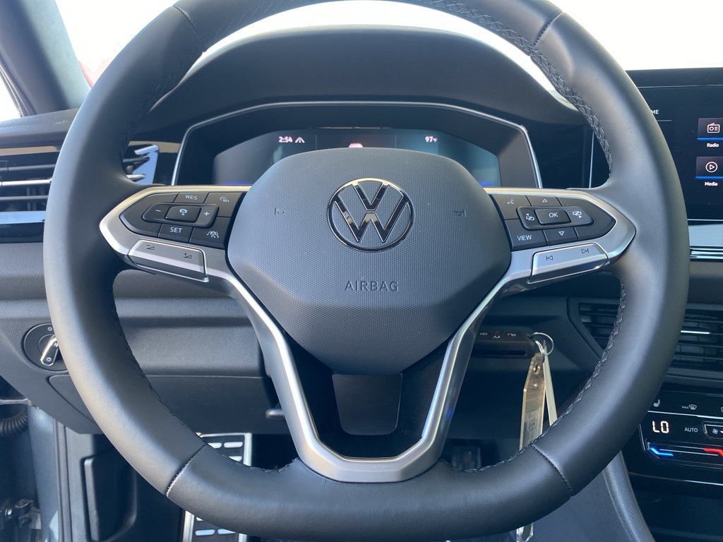 Vehicle image 15 of 31