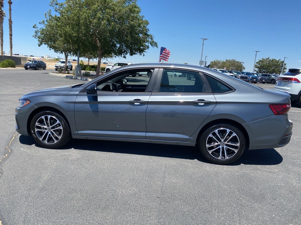 Vehicle image 7 of 31