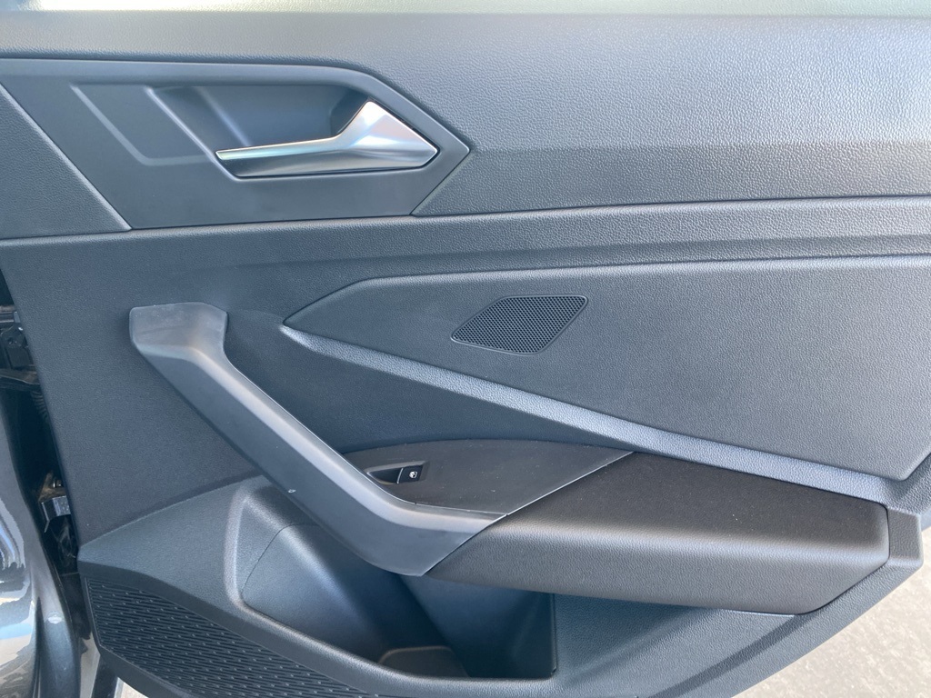 Vehicle image 22 of 31