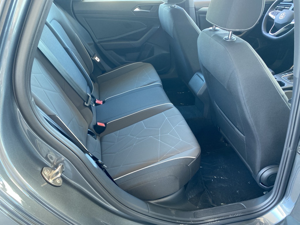 Vehicle image 11 of 31